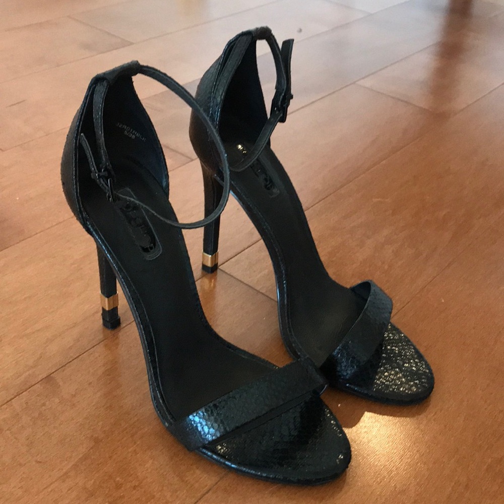 Beautiful timeless heels!